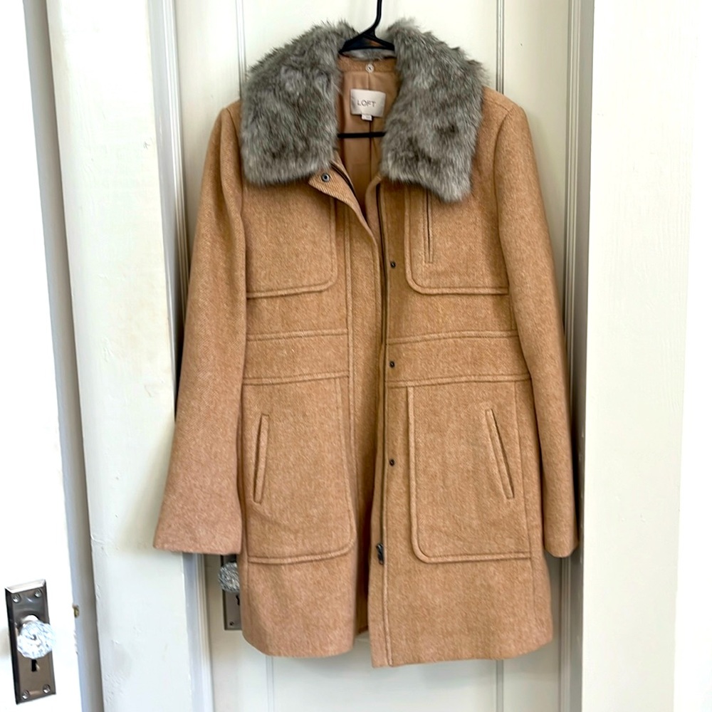 Loft Wool Coat with Detachable Fur Collar -Camel Color